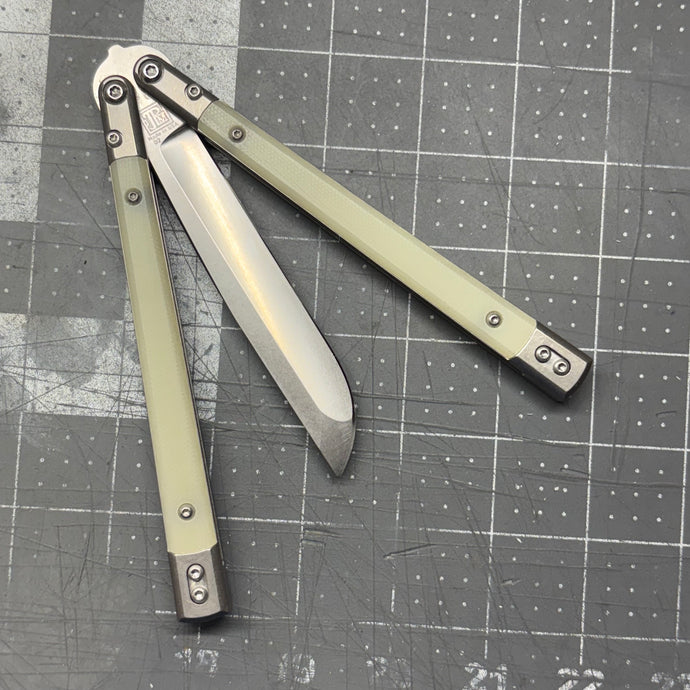 Revolution v2  Hand-ground D2 blade - Ghost Jade G10 inserts